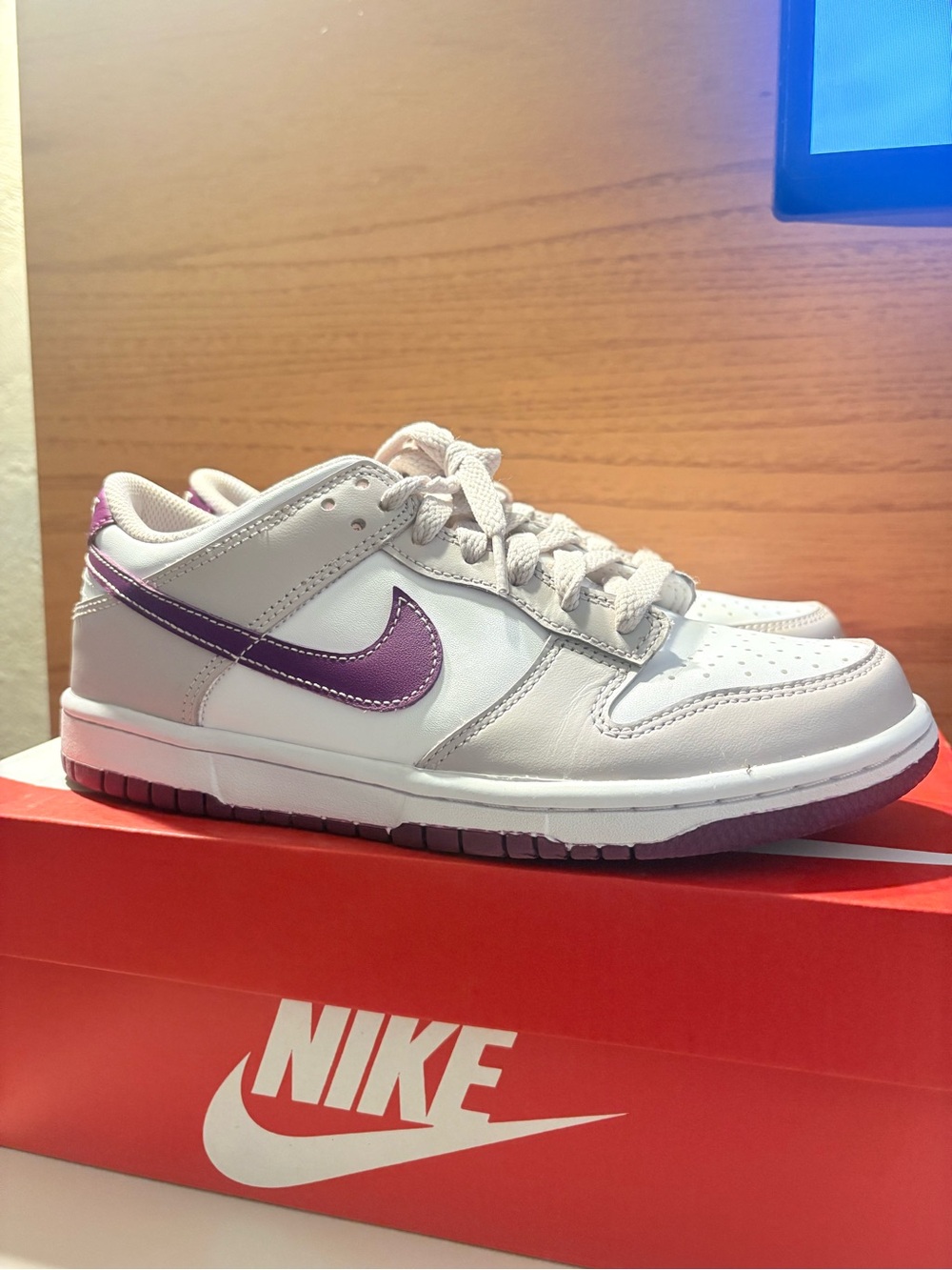 Nike Kids White and Purple Low-Top Sneakers with Purple Swoosh